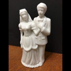 Cake Topper Traditional White Bride & Groom